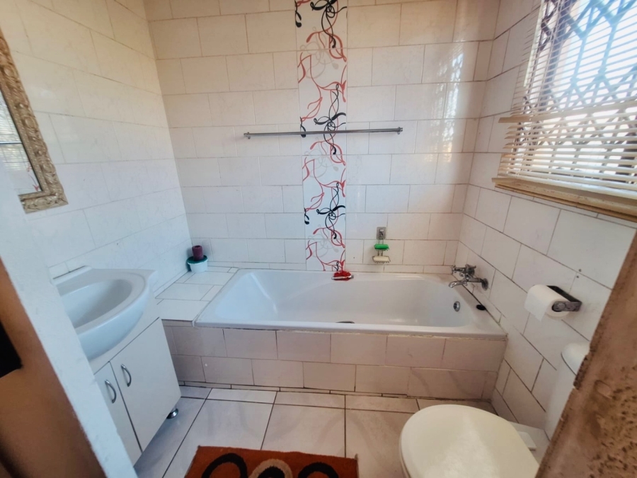 3 Bedroom Property for Sale in Mabopane Unit X North West